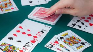 Quan sát những lá bài rác cho đến những lá bài đối thủ ăn